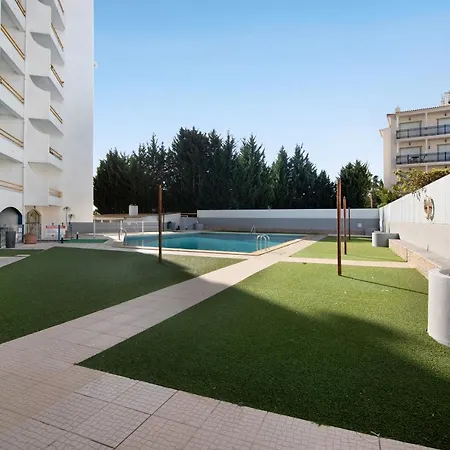 Edificio Julio Dinis Apartment